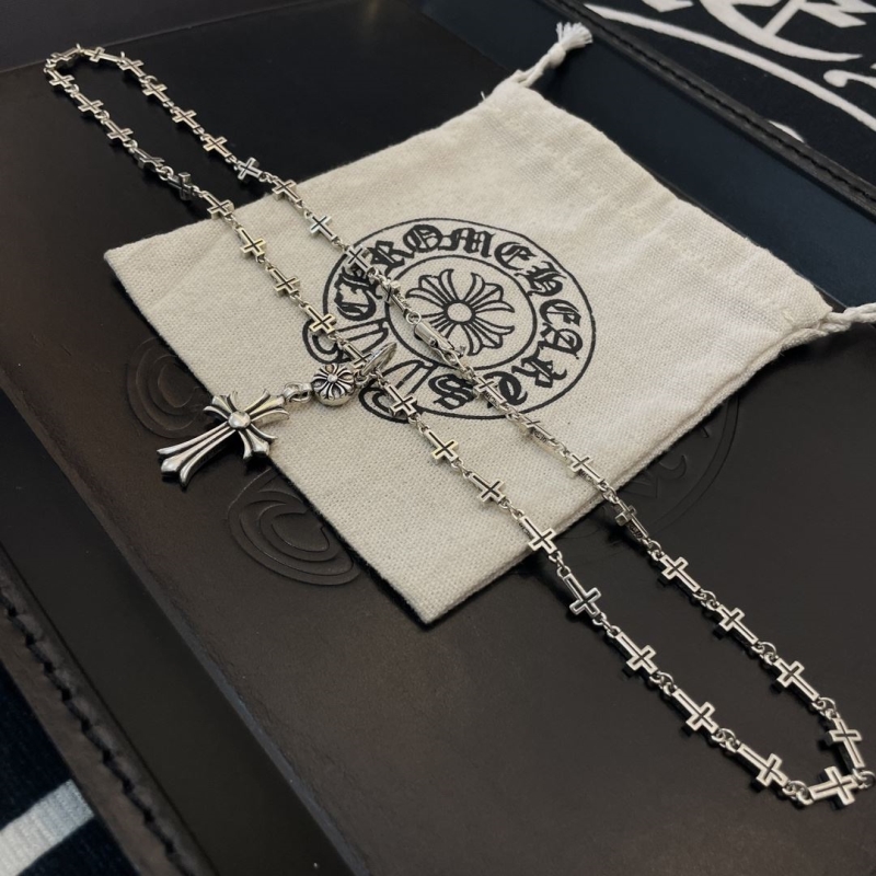 Ch*0me He**ts necklaces